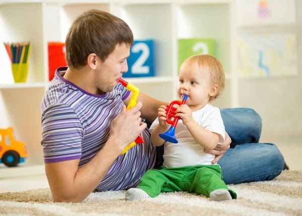 Bebekler İçin Oyunun Önemi ve Ebeveynlerin Sorumlulukları