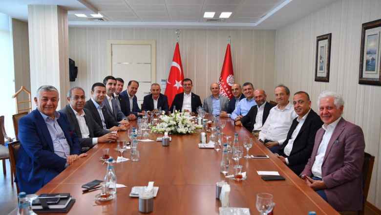 CHP'li vekil, İstanbul CHP'li Belediye Başkanları toplantısını eleştirdi