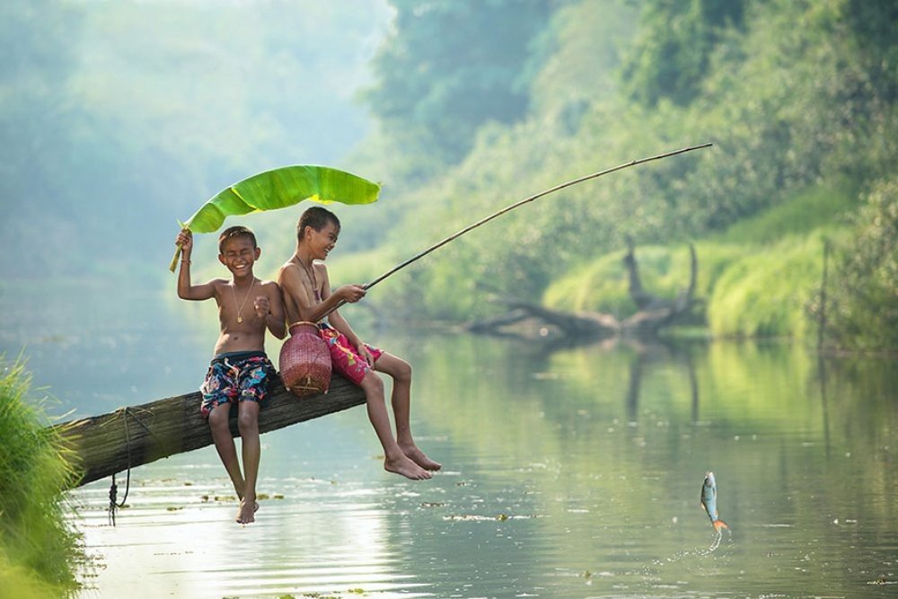 Tayland da yaşayan Mutlu Çocuk Resimleri