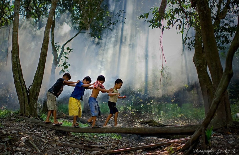 Endonezyalı Mutlu Çocuk Resimleri