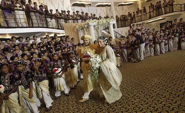 Dünyanın En Kalabalık Düğünü Hindistan 126 nedime ve 25 sağdıç