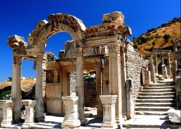 Efes Celsus Kütüphanesi Nerede?