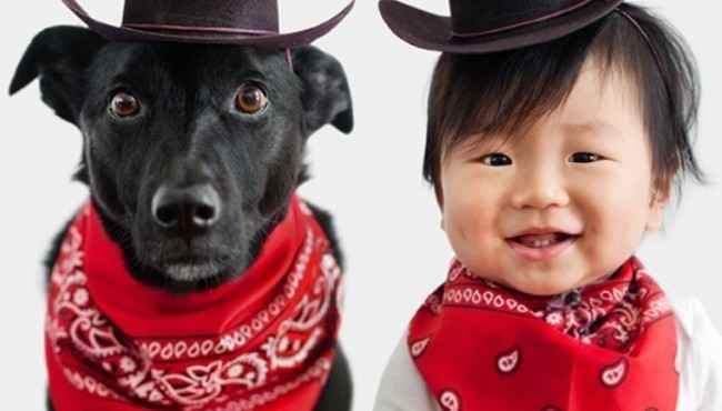 Evdeki Köpek ve Bebek Aynı Giydirilip Çekilmiş Fotoğraflar