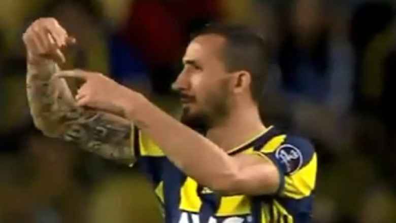 Fenerbahçe Tribünleri son maçta Mehmet Topal'ı protesto etti