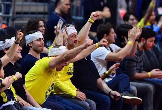 Fenerbahçeli Taraftarlardan Şenol Güneş'e İmalı Gönderme