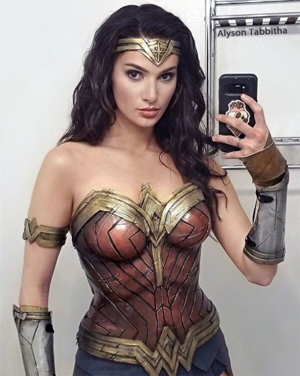 Wonder Woman DC Comics'den Cosplay Alyson Tabbitha