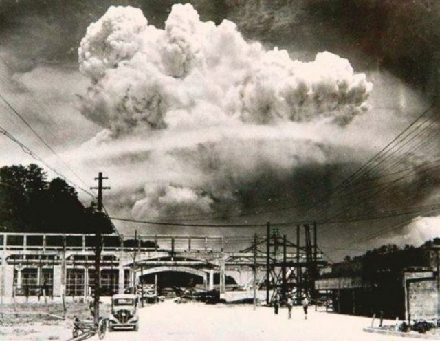 Atom Bombasının Nagazaki'ye düşmesinden bir kaç dakika sonrası - 1945