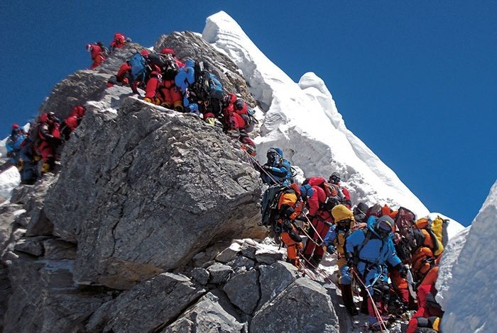 Orada Katılımcıların Everest Tırmanışı