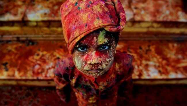 Hindistan'da Kutlanan Holi Festivalinden Renkli Görüntüler