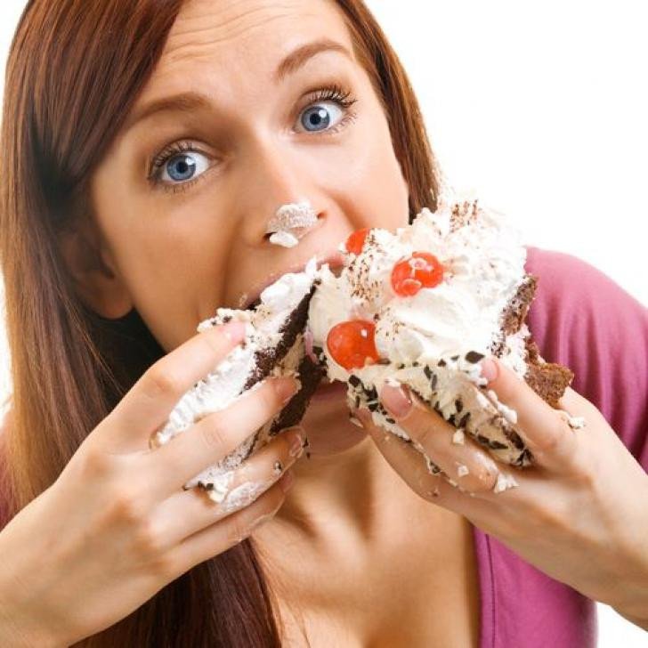 Kadınlar damak zevklerinde tatlı düşkünü iken, erkekler tercihlerini daha çok tuzludan yana kullanırlar.