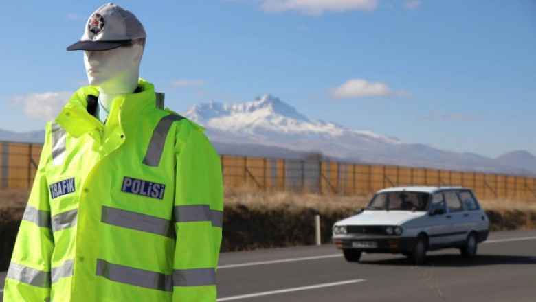 Kayseri Emniyetinden Trafikte Manken Polis Önlemi