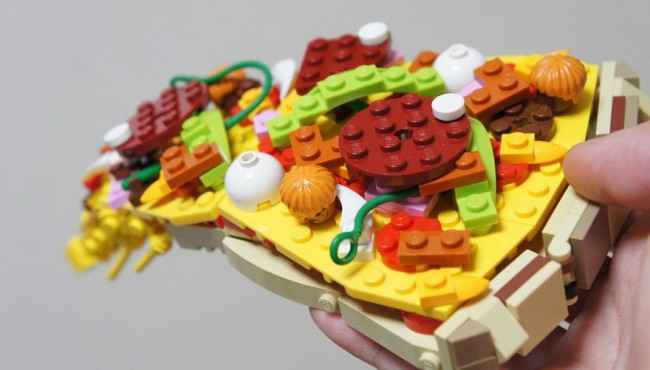 Legolardan Yapılmış Çeşitli Yiyecek Figürleri