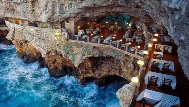 Mağara İçine Yapılmış Denize Sıfır Muhteşem Manzaralı Restoran