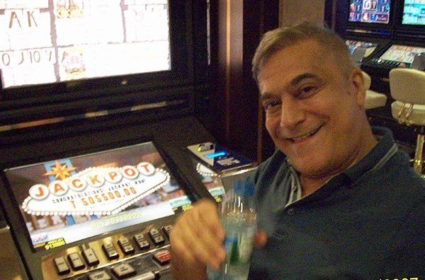 Mehmet Ali Erbil Kıbrıs'ta Oyun Makinesinde En Yüksek Tutarı Kazandı