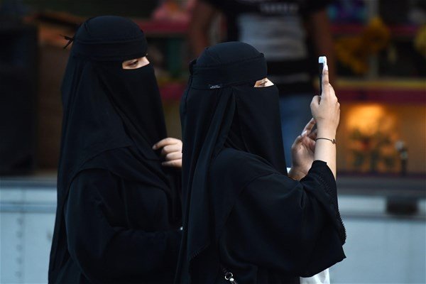 Suudi Arabistan'da Yaşayan Kadınların Hala Sahip Olamadığı 8 Hak