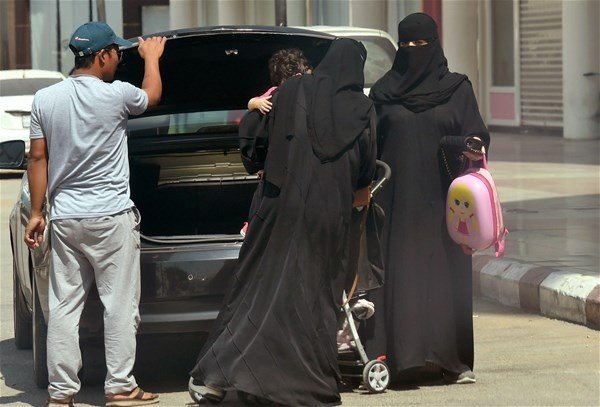 Suudi Arabistan'da Yaşayan Kadınların Hala Sahip Olamadığı 8 Hak
