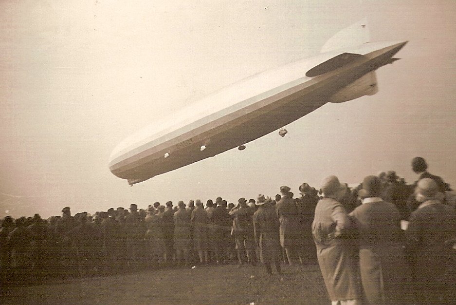 İlk yolcu uçağı Zeplin