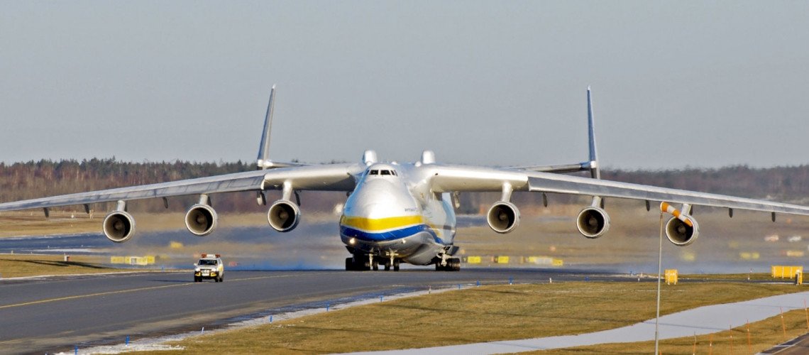 En büyük kargo uçağı Antonov An-225