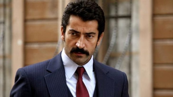 Ünlü Aktör Kenan İmirzalıoğlu ise 43 yaşında