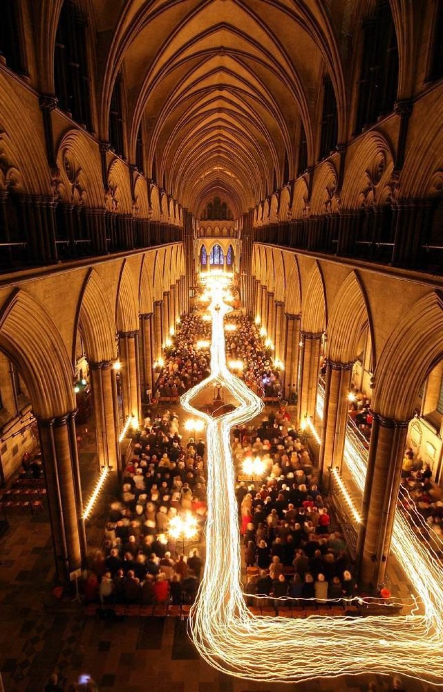 Salisbury Katedrali'ndeki Mum Tutulumu