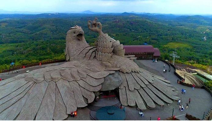 Yapımı 10 Yıl Süren Dünyanın En Büyük Kuş Heykeli