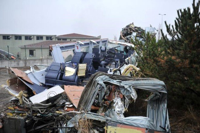 YHT Kazası Sonrasında Parçalanan Vagonların İç Acıtan Görüntüleri