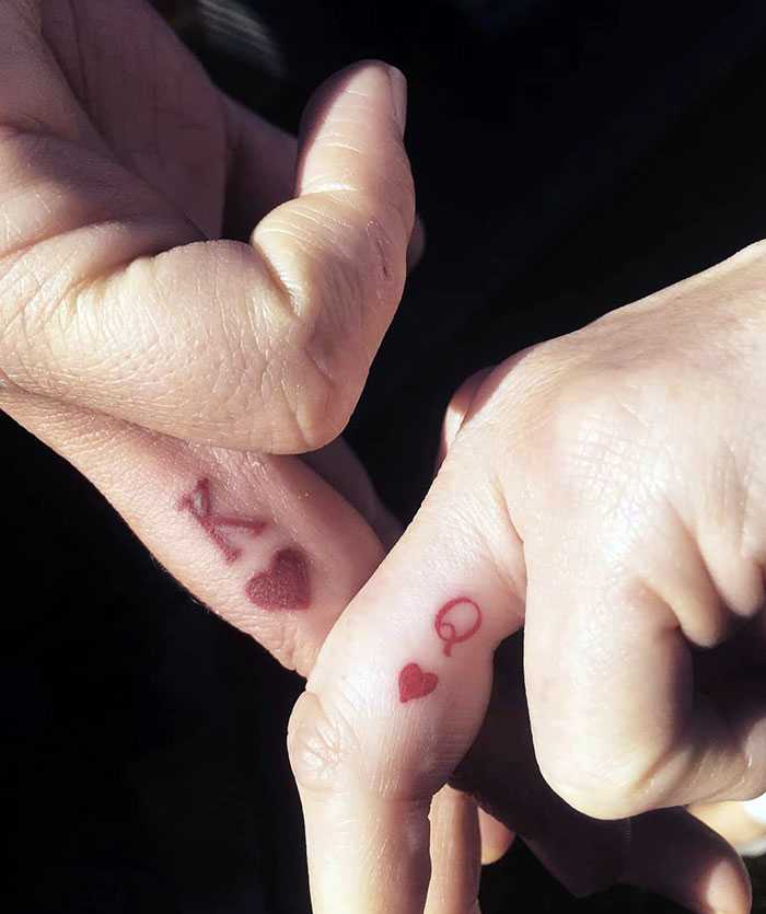 Elinize dövme yaptırmak istiyorsanız harika parmak dövmesi modelleri