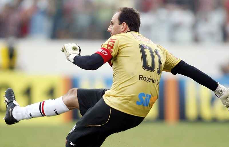 Dünyanın en golcü kalecisi: Rogerio Ceni