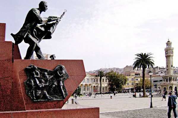 İlk Kurşun Anıtı - İzmir