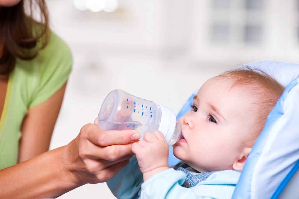 Peki bebeğinize bardak kullanmayı nasıl öğretirsiniz?