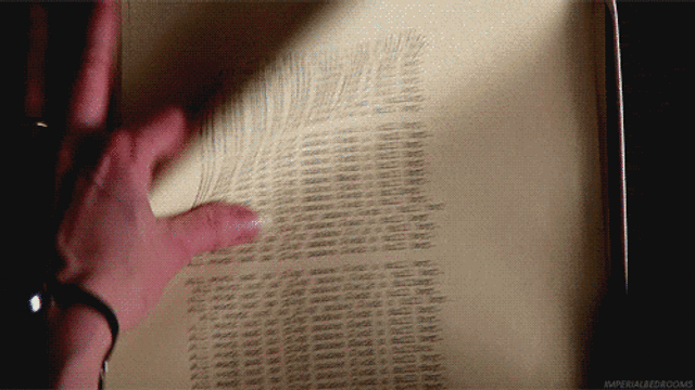 Kubrick'in 500 sayfalık daktilo yazısını kendisinin yazdığı rivayet ediliyor.