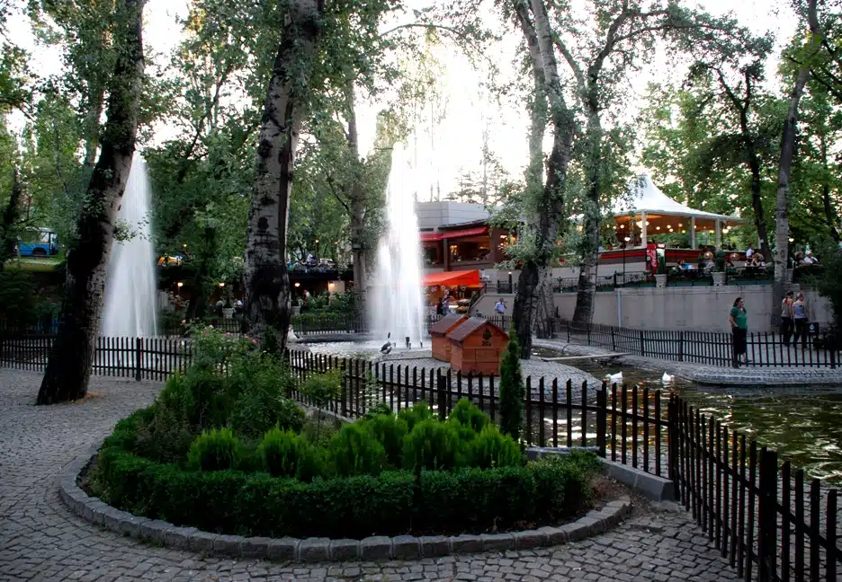 Ankara: Türkiye’nin Başkentinin İklimi ve Doğal Güzellikleri 2 Ankara Kuğulu Park