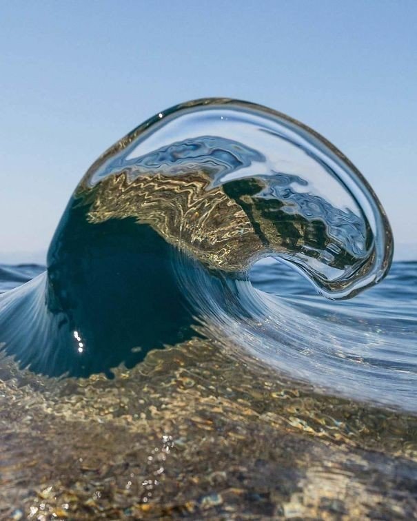 Bir Dalganın Mükemmel Zamanlı Fotoğrafı
